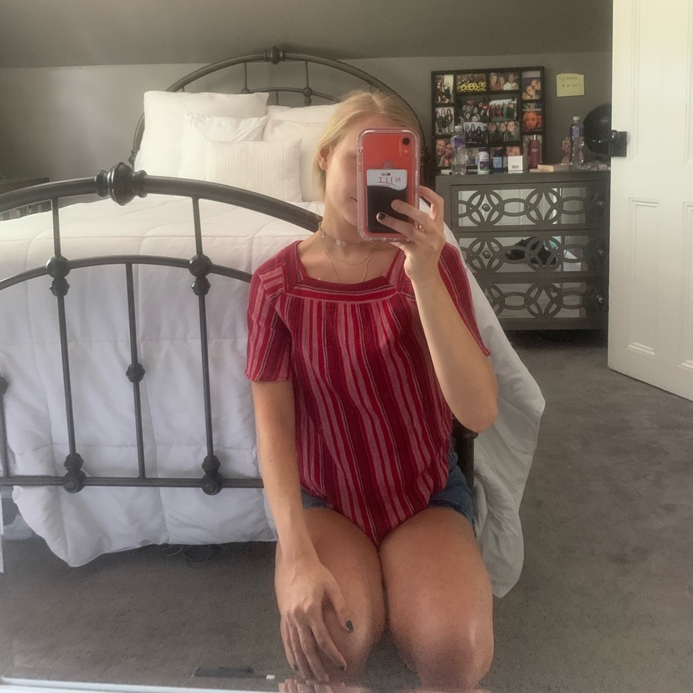 Small lightweight tee